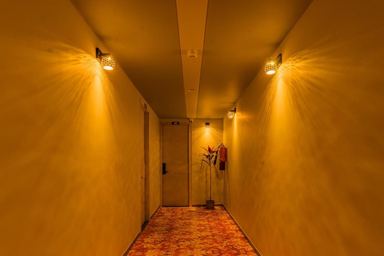 Hotel The Grand Heaven Ґандінаґар Екстер'єр фото