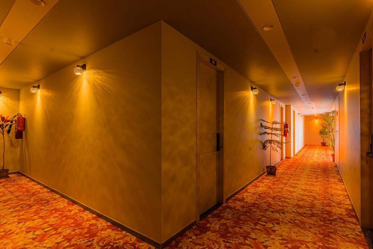Hotel The Grand Heaven Ґандінаґар Екстер'єр фото